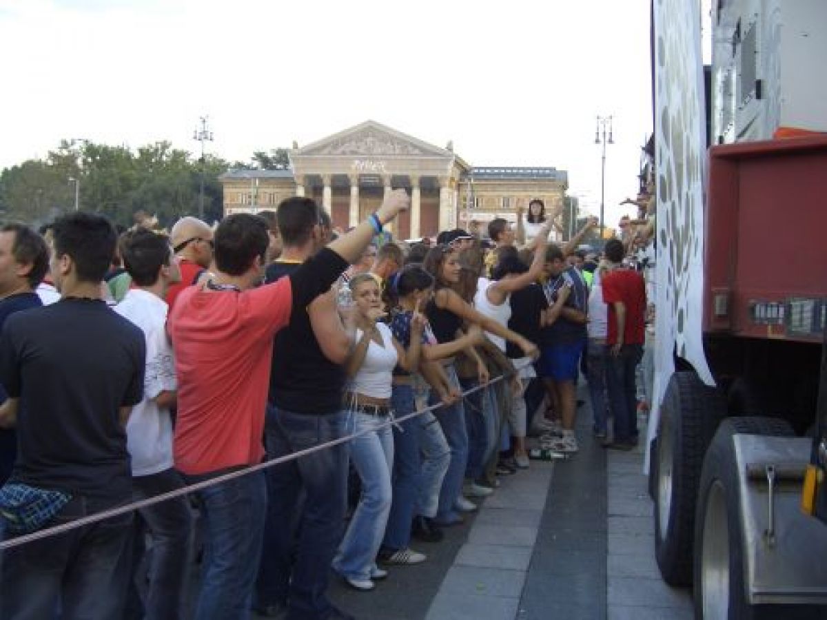 Budapest Parade 2005 / g_1_0_cimg0212.jpg