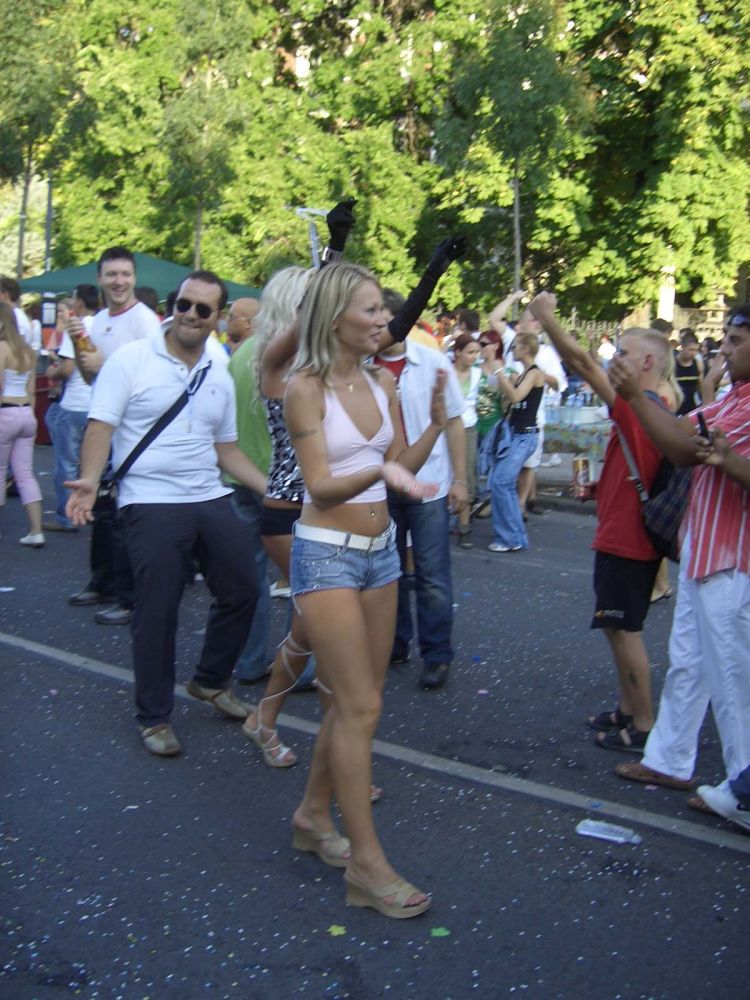 Budapest Parade 2006 / g_2_0_cimg1245.jpg