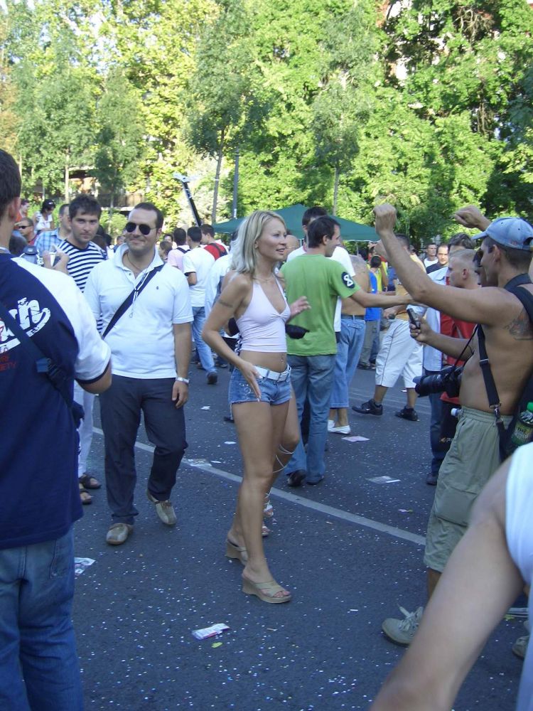 Budapest Parade 2006 / g_2_0_cimg1246.jpg