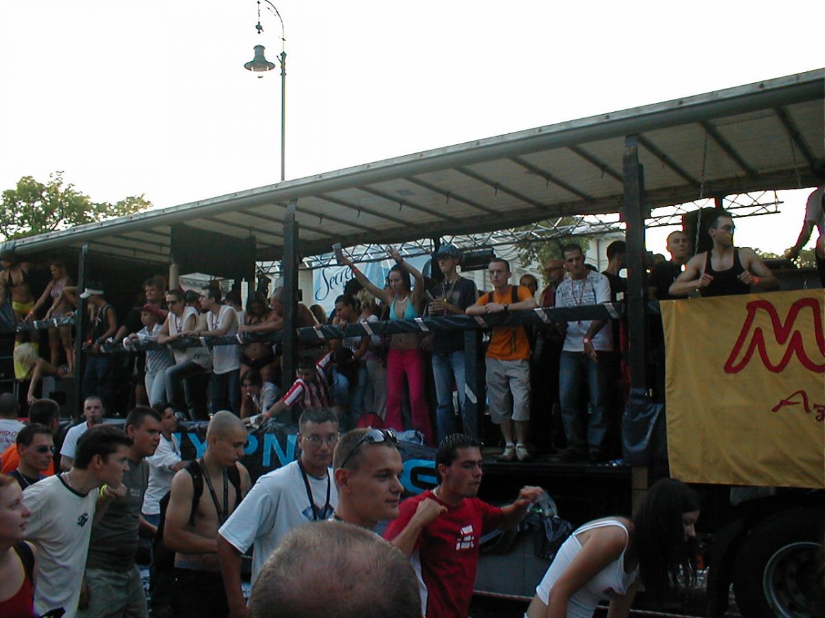 Budapest Parade 2004 / g_5_0_p1010285.jpg